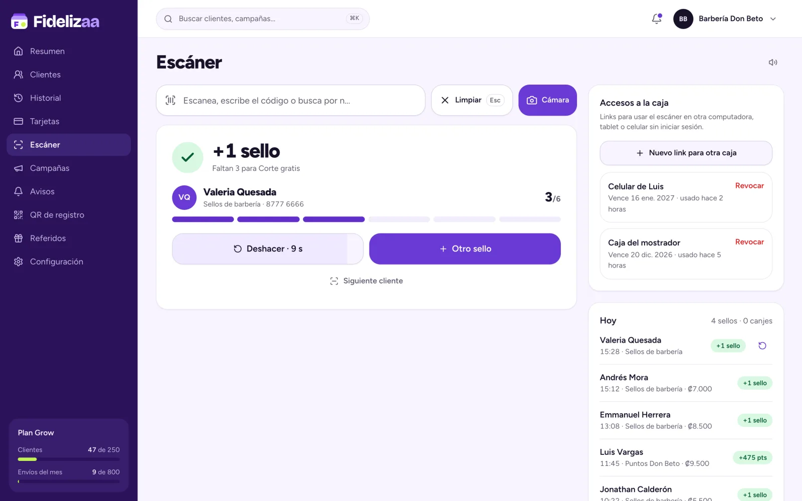 Escáner de Fidelizaa en la computadora: sello sumado a una clienta con 3 de 6 sellos, botones Deshacer y Otro sello, accesos de caja con opción de revocar y la lista Hoy con los movimientos del día