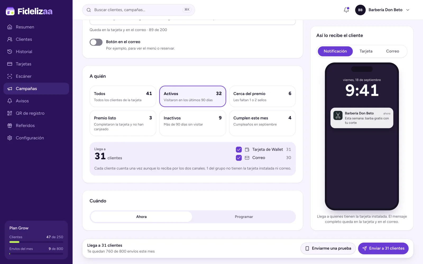 Pantalla de nueva campaña en Fidelizaa: los grupos todos, activos, cerca del premio, premio listo, inactivos y cumplen este mes, con el alcance por Wallet y por correo y la vista previa del aviso en la pantalla de bloqueo