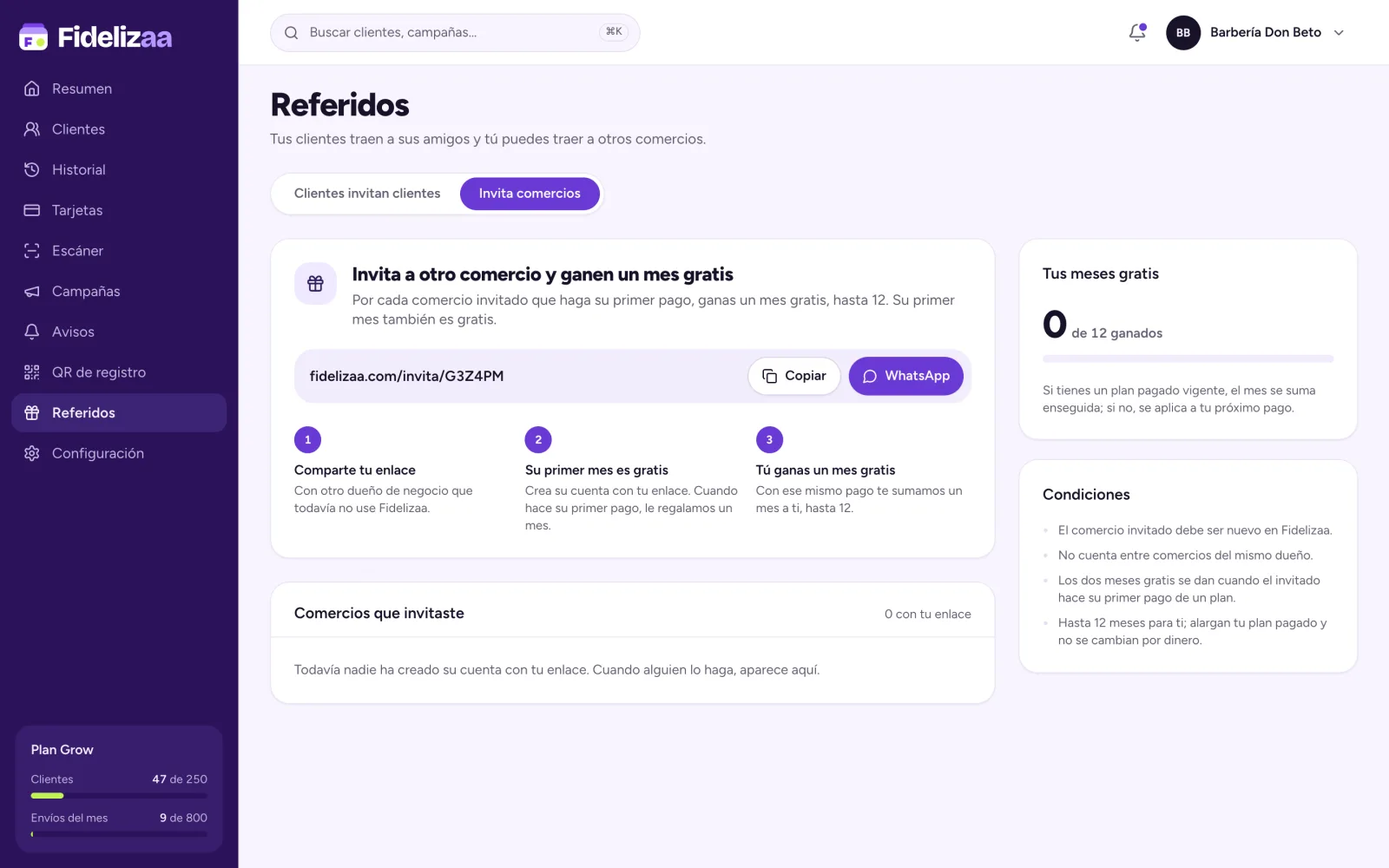 Pantalla Invita comercios de Fidelizaa: enlace para copiar o mandar por WhatsApp, los tres pasos para ganar un mes gratis, el contador de meses gratis de 12 y las condiciones